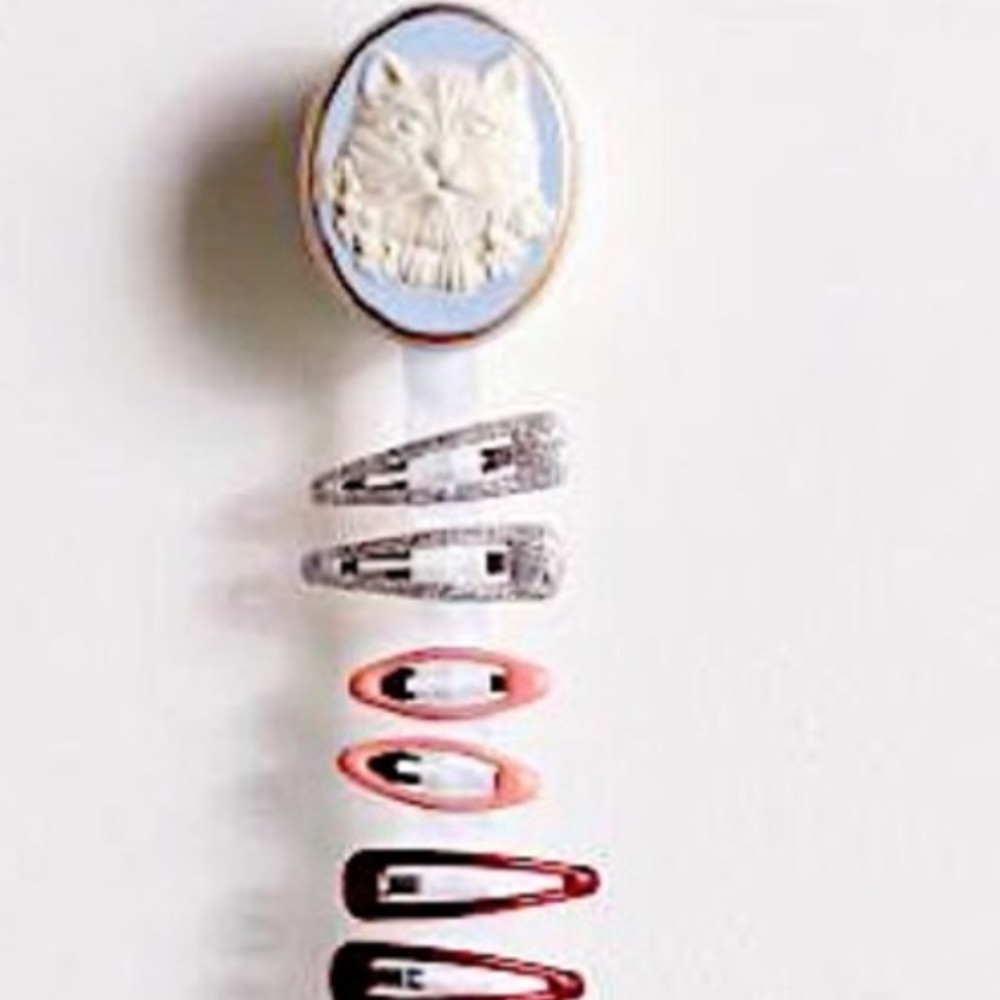 Urban Outfitters Icon Barrette Holder Kitty Cat cameo new with tags Face